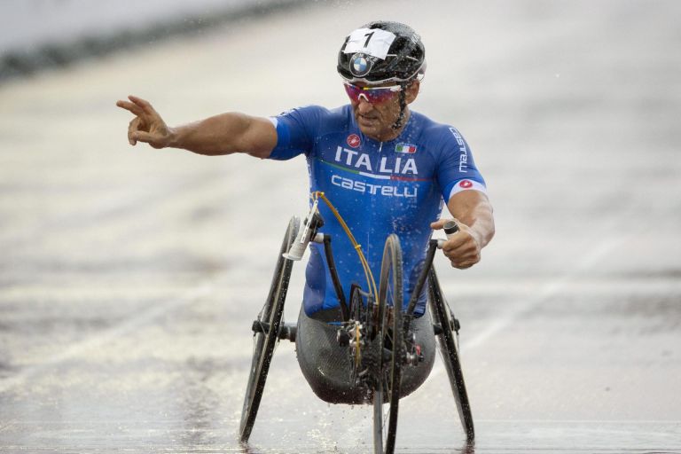 E’ morto Alex Zanardi. Il campione che non si è mai arreso. La terza vita dopo l’incidente in Val d’Orcia