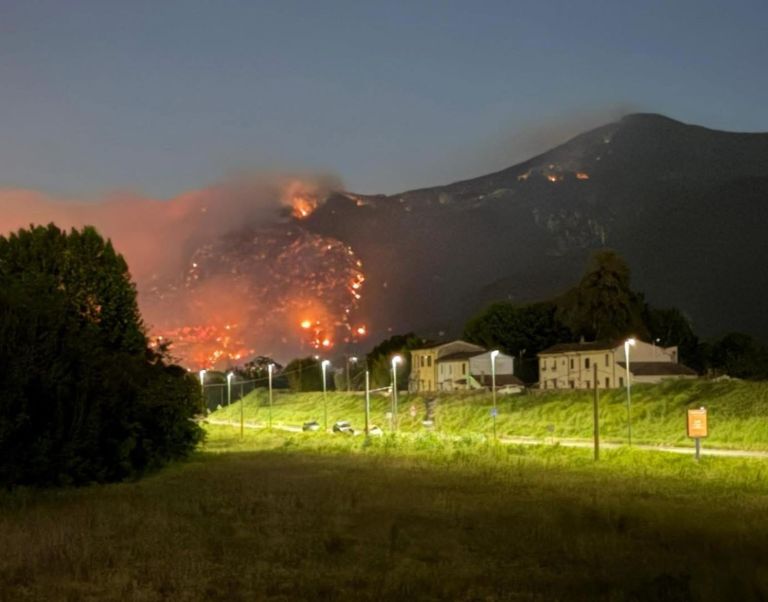 Monte Faeta. Incendio sotto controllo. L’importanza dell’invaso di San Giuliano Terme