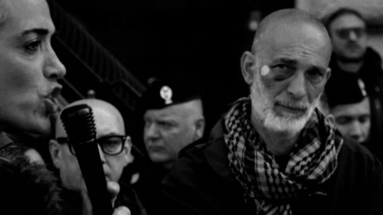Padrone e sotto. Il documentario su lavoro, disoccupazione e lotte sociali arriva all’Arsenale. Incontro con il regista