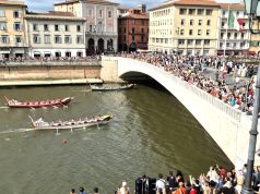 Regata Repubbliche Marinare. Venezia vince sull’Arno. Pisa prima nella regata femminile