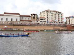 Regata Repubbliche Marinare. Venezia vince sull’Arno. Pisa prima nella regata femminile