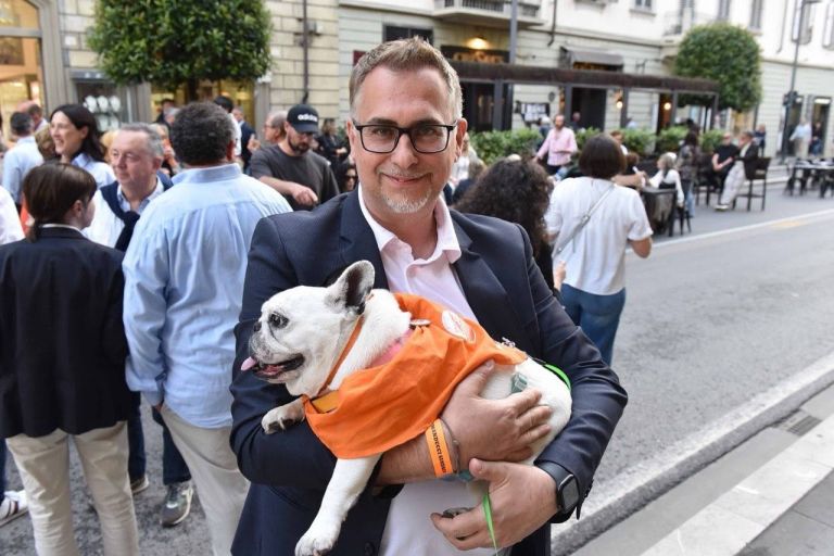 Il centrodestra si conferma ad Arezzo: Comanducci nuovo sindaco. A Viareggio Grilli sindaca. In aggiornamento