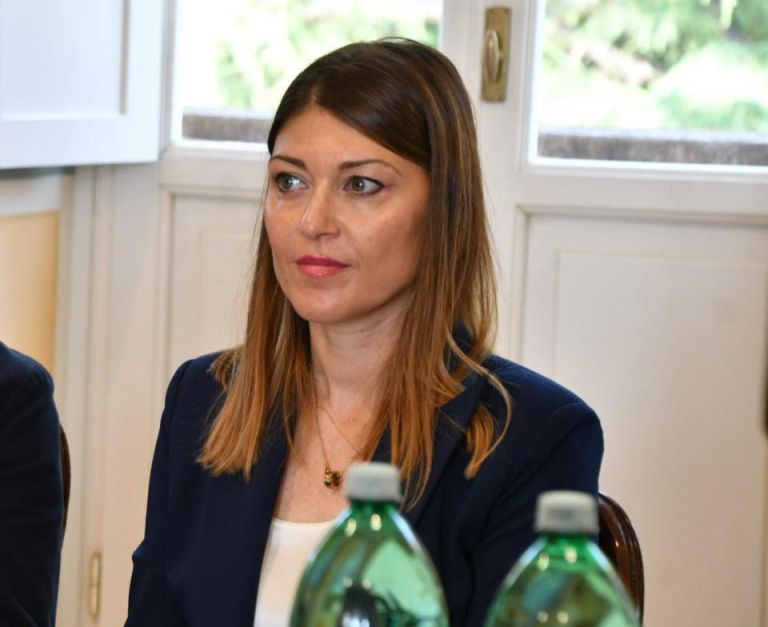 Ritirate le deleghe all’assessore Bertoneri: il passaggio a FdI e le crepe in giunta