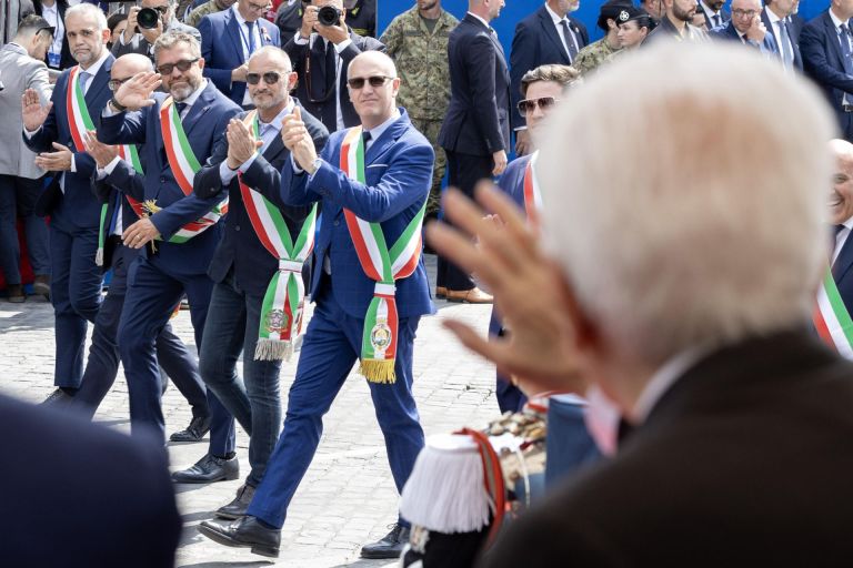2 giugno, Sindaci sfilano al corteo per gli 80 anni della Repubblica