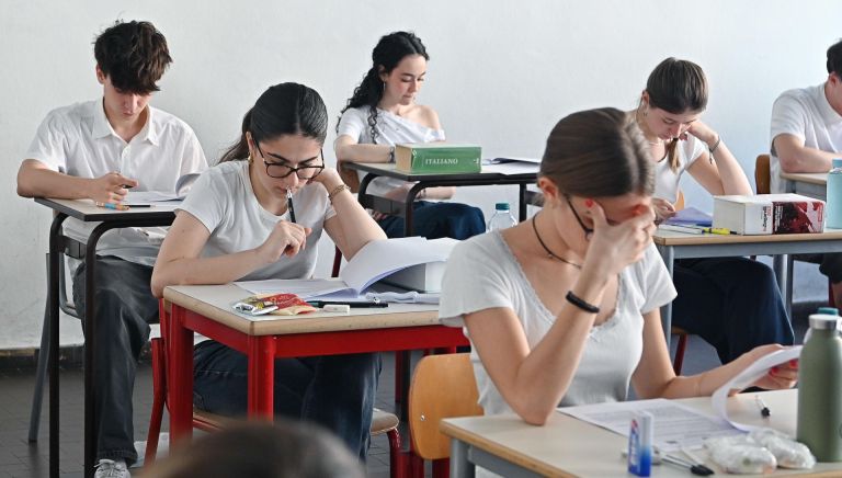 Maturità. Al via la prima prova per oltre trentamila studenti toscani. Da Pavese e Brancati alla “fatica” di Calabresi, ecco tutte le tracce