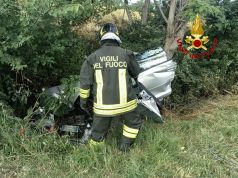 Incidente mortale in Strada della Trappola, ferita bambina di sei anni Vigili del fuoco nel luogo dell'incidente