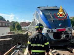 Treno con 50 passeggeri esce dai binari in Mugello, tutti illesi