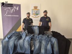 Valdelsa, sequestrati oltre 730 jeans rubati: maxi operazione della Guardia di Finanza di Siena