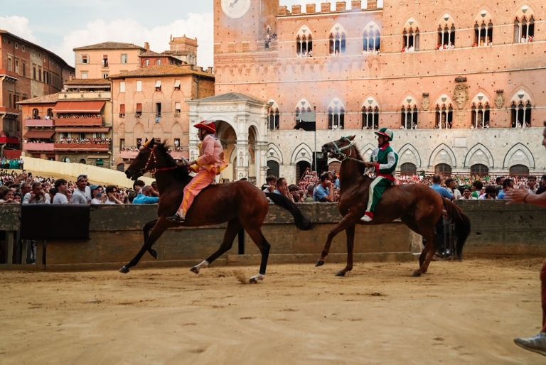 Palio del 2 luglio, il Valdimontone vince la prima prova