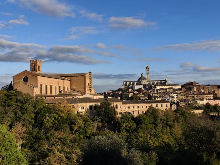 Il gioco si unisce alla cultura sulle tracce di scrittori, poeti e drammaturghi. Al via Caccia al tesoro letteraria per le strade del centro di Siena