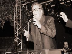 Addio a Peppino di Capri: il re della melodia e quelle notti magiche alla Bussola di Viareggio