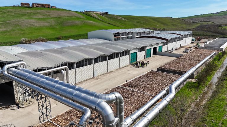 Rifiuti in Toscana: ATO Sud promosso su costi ed efficienza. Il “paradosso” degli impianti: l’autonomia ambientale costa di più