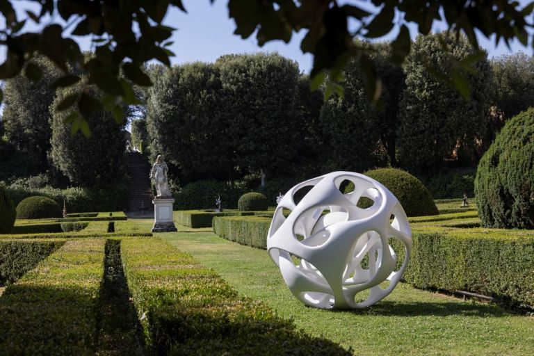 Al via la 55ª edizione di “Forme nel Verde”: un viaggio tra scultura, satira e natura con l’arte di Meggiato, Giannelli e i giovani talenti
