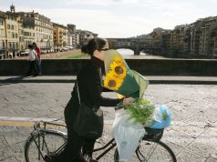 Traffico in città. Spostamenti in auto per fare 2 km nella metà dei casi