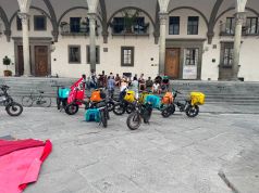 Sciopero di cinque ore per salari migliori e più tutele: i rider si fermano