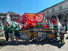 Sindacati e lavoratori in marcia per lo sciopero generale dell’industria