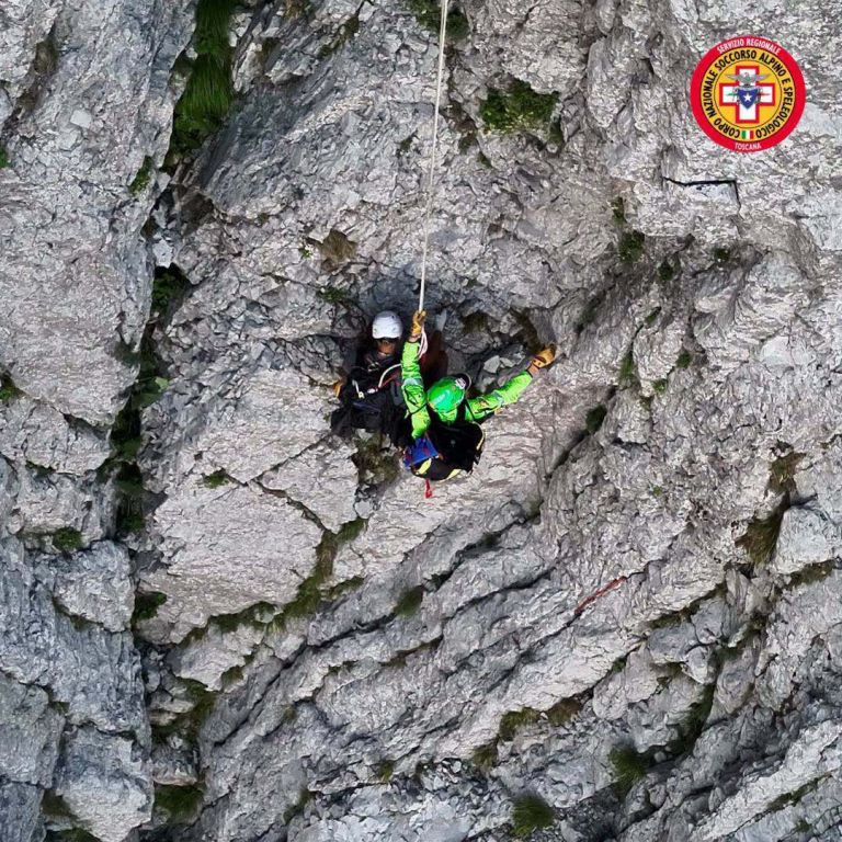 Alpinisti bloccati a Pizzo d’Uccello: spettacolare intervento per salvarli