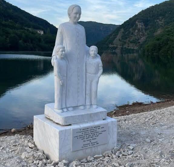 Statua don milani