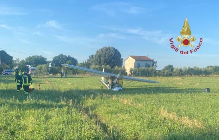 Precipita un ultraleggero in fase di decollo nell’Aretino. Morto il pilota