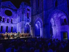 Accademia Chigiana, Luciano Acocella sotto le stelle di San Galgano con l’Orchestra Fondazione Pavarotti