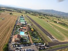 Precipita un ultraleggero in fase di decollo nell’Aretino. Morto il pilota