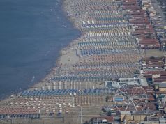 Ferragosto, cosa si festeggia? Giorno sospeso in mezzo all’estate. Dalle Feriae Augusti alla Beata Vergine
