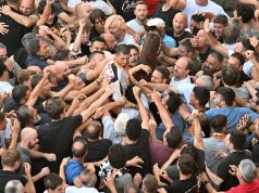La liturgia del Palio di Siena e i suoi misteri che rapiscono il cuore: il senso della corsa e il valore delle contrada