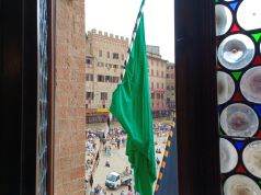 Palio di Siena. Pioggia su piazza del Campo, Carriera rinviata al 17 agosto