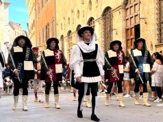Il Corteo si muove. L’attesa è finita. A Siena è tempo di Palio