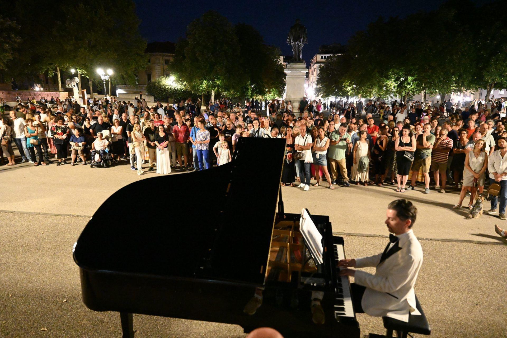 e lucevan le stelle foto archivio