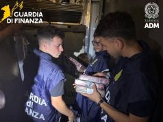 Sequestrati 65 chili di cocaina nel porto di Livorno. Erano in un carico di banane. maxi blitz di Finanza e Dogane