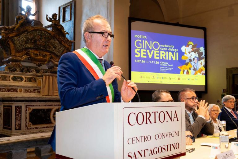 A volto scoperto negli uffici comunali, a Cortona ordinanza antiburqa: il sindaco nega discriminazioni, plauso dai vannacciani