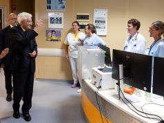 Mattarella a Grosseto visita la “Stanza Rosa”: «La violenza sulle donne è un’emergenza di primaria importanza»