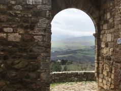 A spasso con la scienza in Val d’Orcia. Passeggiata d’autore da San Quirico a Bagno Vignoni