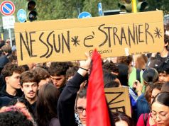 Studenti, la protesta arriva in Toscana. 2.000 in strada a Firenze. A Pisa blitz alla Normale