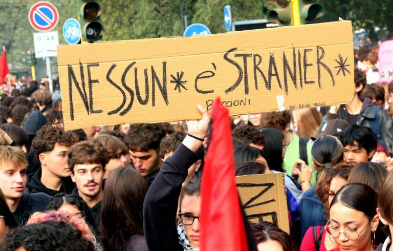 Studenti, la protesta arriva in Toscana. 2.000 in strada a Firenze. A Pisa blitz alla Normale