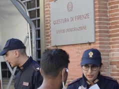 Fino a 100 euro per un posto davanti alla Questura: dieci indagati per minacce ed estorsioni